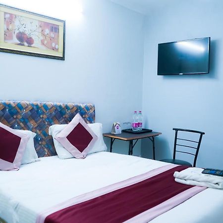 Comodo Satya Niketan Residency New Delhi Exterior photo