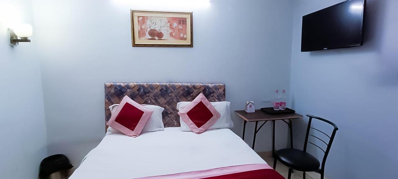 Comodo Satya Niketan Residency New Delhi Exterior photo