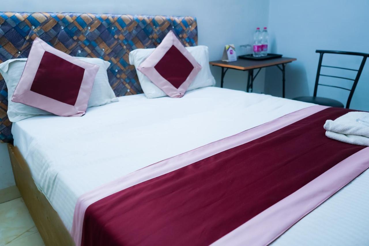 Comodo Satya Niketan Residency New Delhi Exterior photo